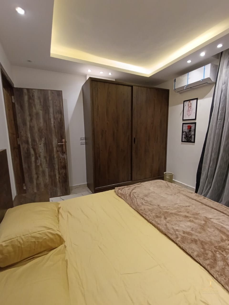 Studio with Private Entrance