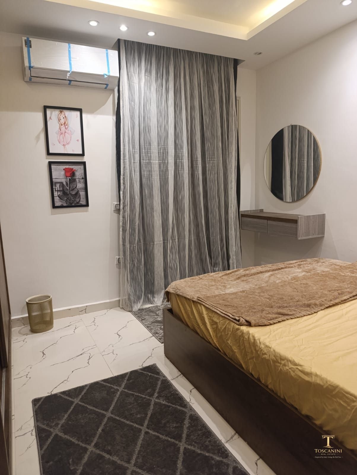 Studio with Private Entrance