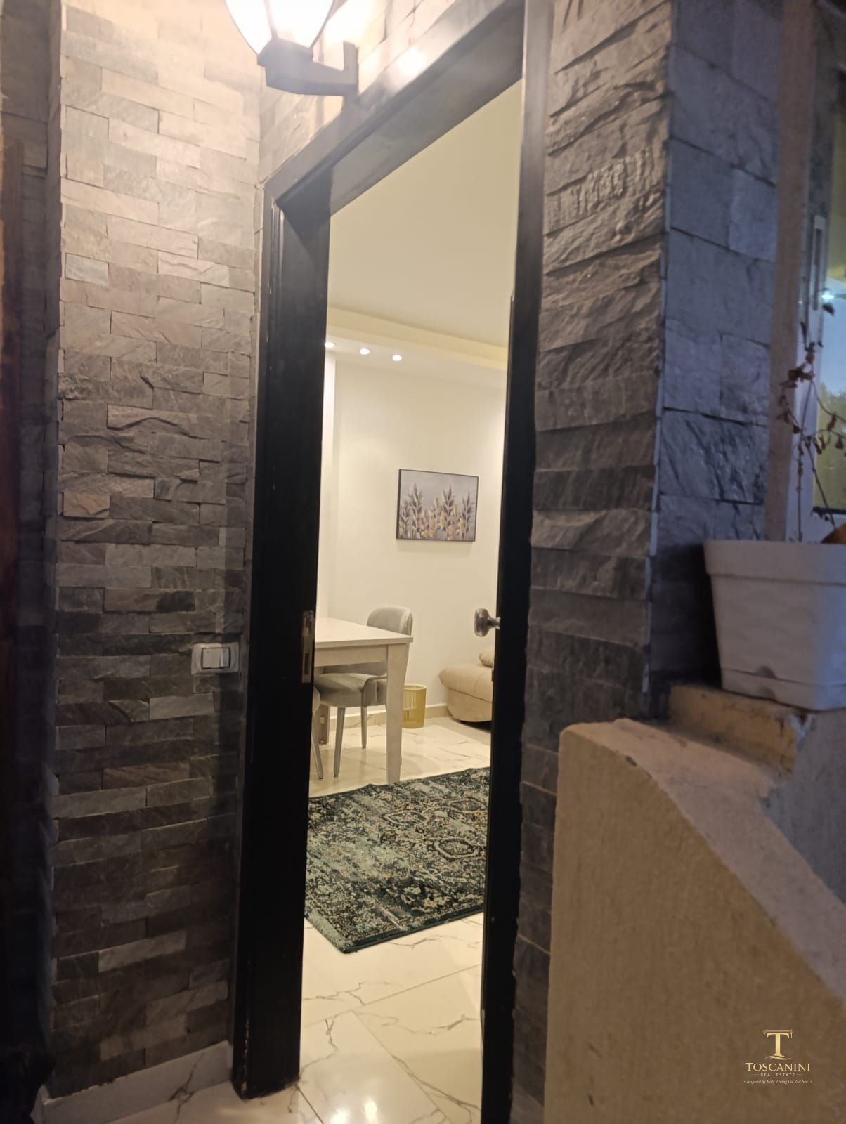 Studio with Private Entrance