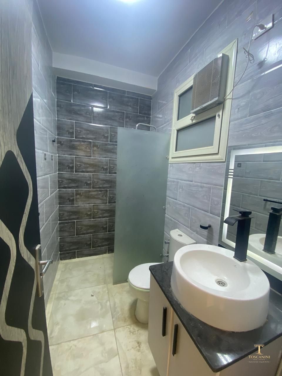 Modern 1-Bedroom Apartment in the Heart of Intercontinental District, Hurghada